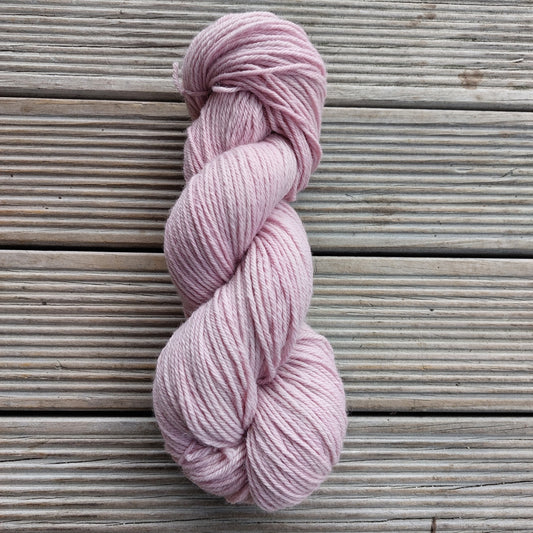 Lilac      Luxury Corriedale 8ply